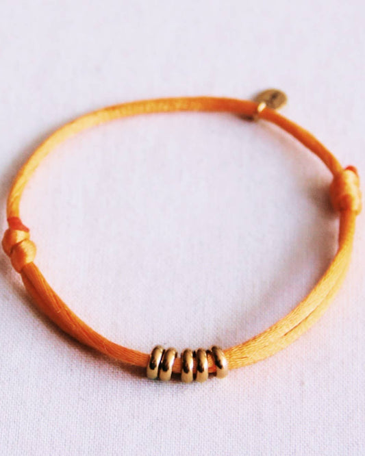 Satinarmband mit Ringen — Orange/Gold