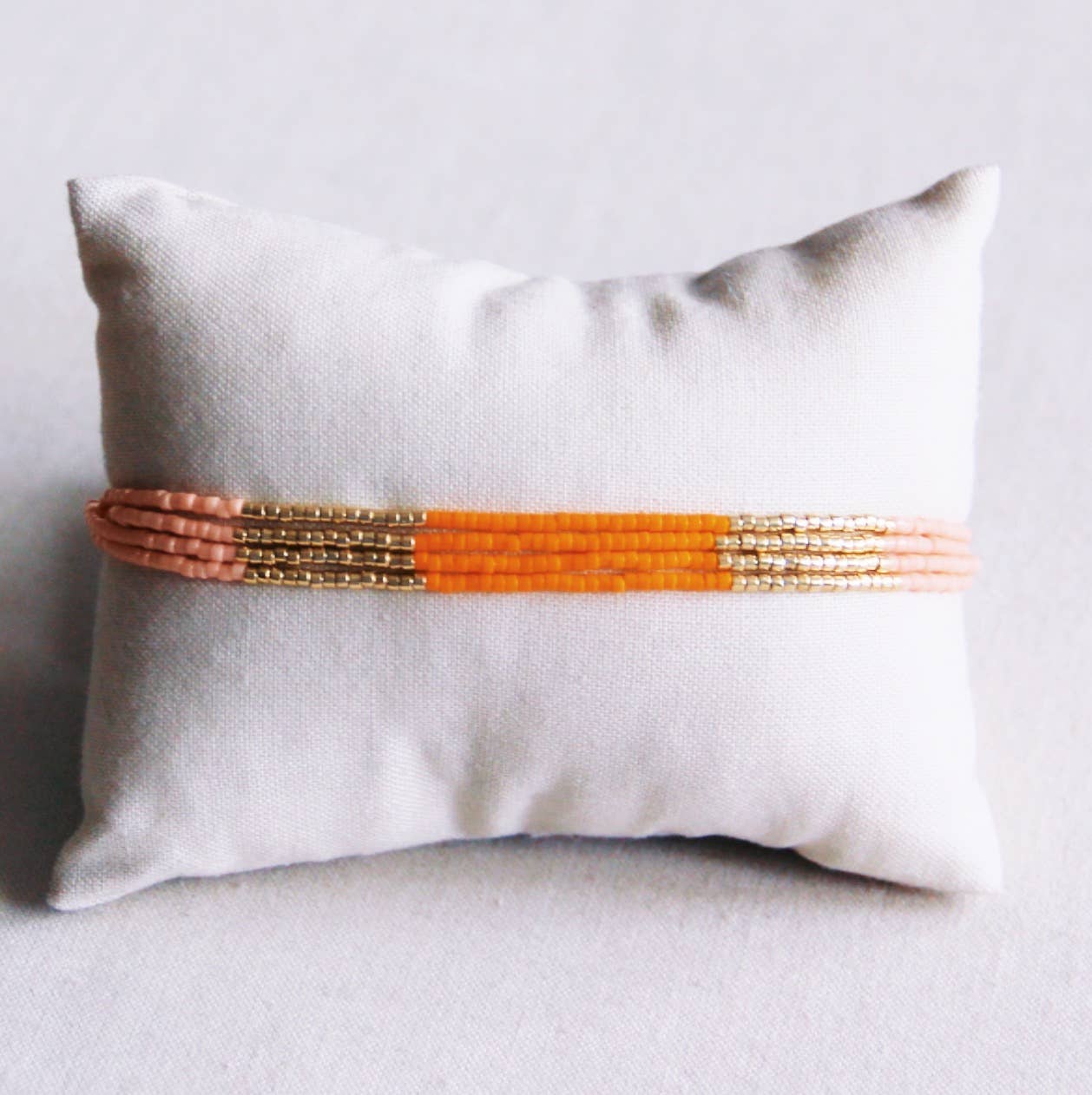 Vierfaches Miyuki-Armband - Lachs/Orange/vergoldet