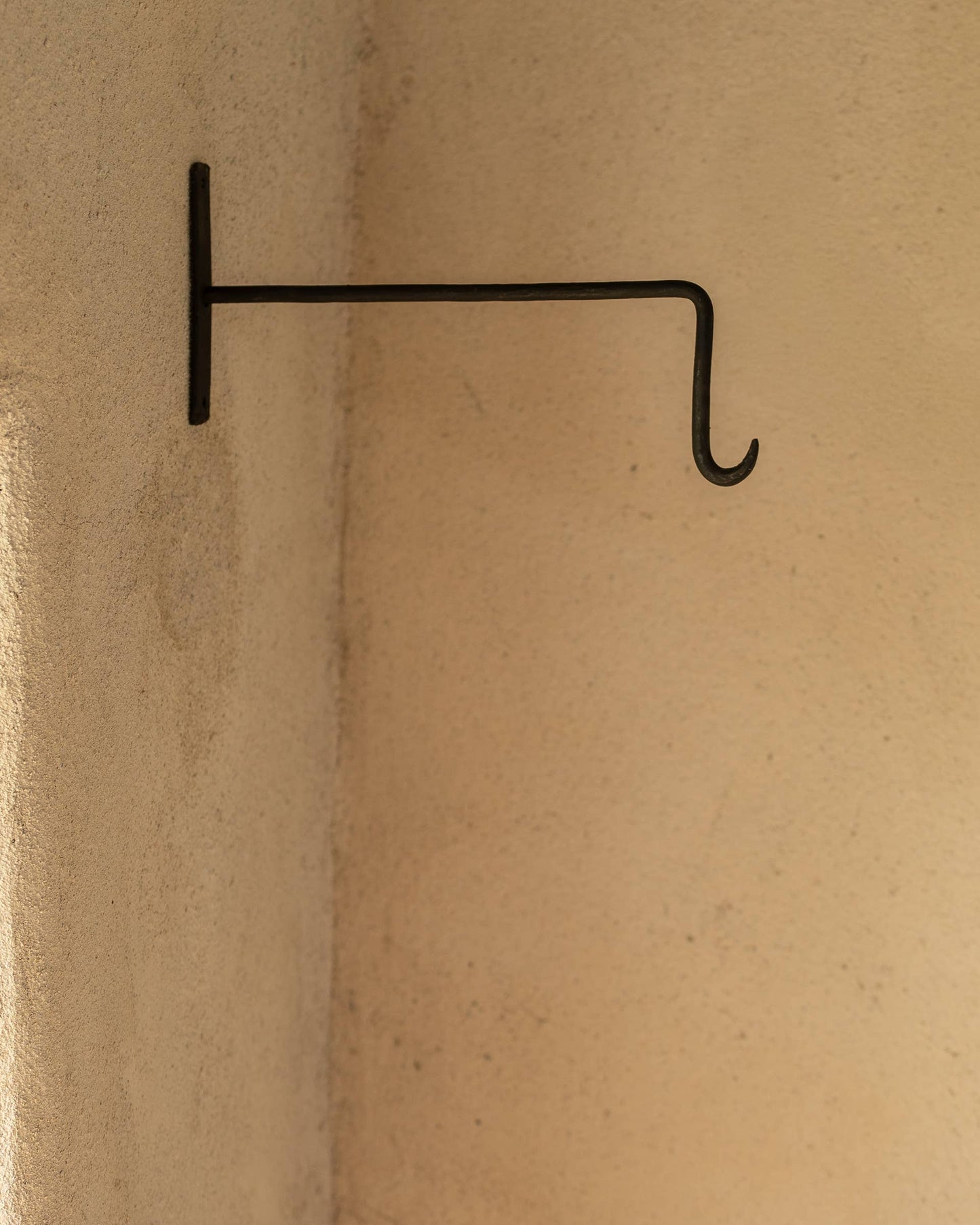 Großer Hakenstiel aus schwarzem, geschmiedetem Metall, 25 cm